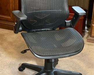 Bayside Furnishings Office Chair	40 x 24.5 x 23	HxWxD
