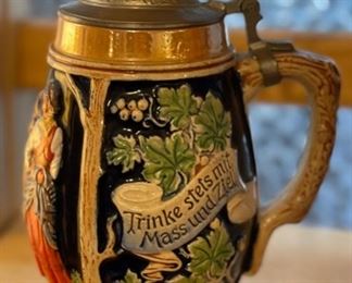 Vintage German nie zuwerig nie zuviel Beer Stein	8in H	