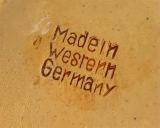 Vintage German nie zuwerig nie zuviel Beer Stein	8in H	