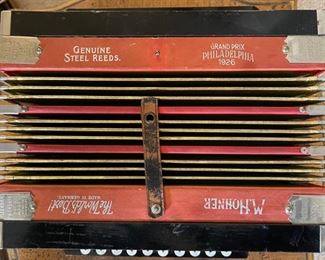 Red Hohner 1926 Philadelphia Grand Prix Diatonic Button Accordion	7x14x10in	HxWxD
