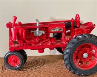 Ertl 1:16 McCormick-Deering F-20 Tractor NIB #4984 Die Cast Model	Box: 6x6x9in	HxWxD
