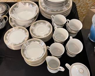 50+ pc  Everbrite ALBERTA China Set		
