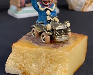 Ron Lee clown sculpture clown waving in antique car	4x4x4.5 inches	HxWxD
