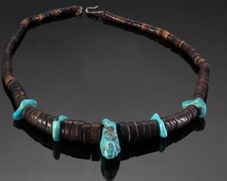 Santo Domingo Graduated Heishi Horn & Turquoise Chunk Necklace Native American 	17in Long  largest Stone: 31mm	
