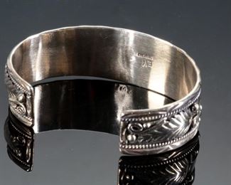 Vintage Zuni Multi Gemstone Inlay Sterling Silver Cuff Bracelet Native American 	Size: 6.35in<BR>Width: .75in	
