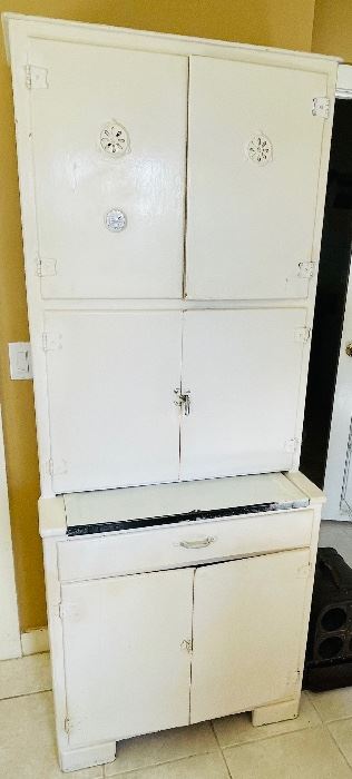 22___$150
Vintage retro cream cabinet
• 72 high 29 wide 19 deep