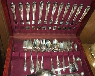 Holmes and Edwards deep silver flatware