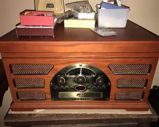 Crosley turntable radio