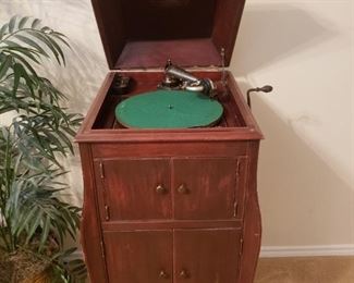 victrola with records