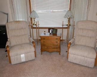 recliners / small chest