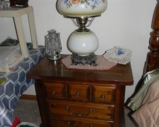 small chest / glass lamp