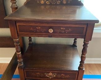 Hitchcock end table with 2 drawers