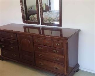 Thomasville dresser with two mirrors