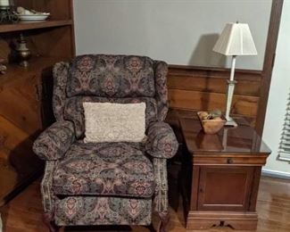 RELAX IN THIS WOVEN TAPESTRY THOMASVILLE WINGED RECLINER. HAS BRASS NAILHEAD TRIM. IT IS BEAUTIFUL AND THE COLORS ARE FABULOUS.
