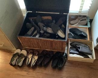 LADIES SZ 6-6.5-7 LADIES SHOES