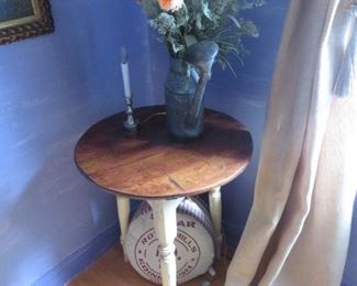 Antique 3-leg round dairy table