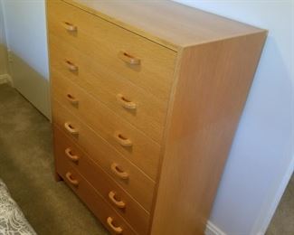 SOLD - 6 drawer dresser, part of Queen bedroom set (alone $95) Size 30 x 16.5 x 40