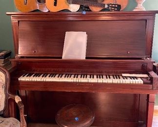 Upright Grand Piano Milton Piano Company, Piano Stool, Guitars