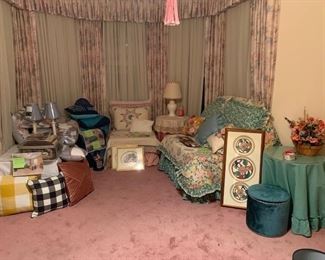 MULTIPLE BEDROOM SETS TWIN FULL & QUEEN WITH MATCHING ACCESSORIES.  SOME NEW AS USED ONLY FOR STAGING.