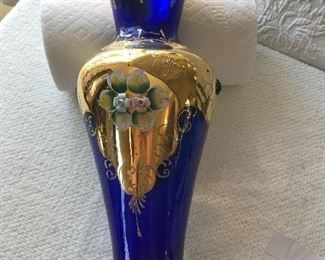 ITALIAN LARGE VASE WITH REAL GOLD AND HAND MADE PORCELAIN ROSES