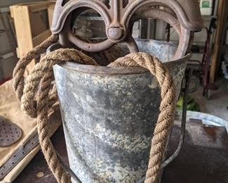 ANTIQUE PULLY WITH ROPE & BUCKET