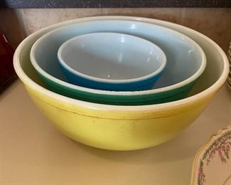 Pyrex mixing bowls.