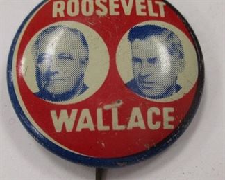 1940 ROOSEVELT WALLACE PRESIDENTIAL PIN BACK BUTTON. 1" DIAMETER.  AGE RELATED WEAR FROM USE