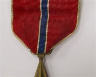 A U.S. MILITARY "BRONZE" STAR METAL FOR Heroic or meritorious achievement or service.  ALSO, A NON MATCHING SERVICE RIBBON OF THE SAME TIME PERIOD