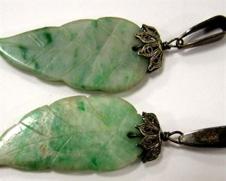 TWO VINTAGE CHINESE APPLE JADE LEAF PENDANTS WITH SILVER FILIGREE CLASPS. EACH CARVED WITH A SIMPLE LEAF VEIN PATTERN. 1.25" TALL