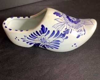 Delft Blue Holland Shoe
Delft Blue Holland shoe - ceramic, hand painted. 3"Hx 7"Wx 3"D. No visible damage seen.