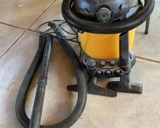 Shop Vac Wet/Dry Utility Vac
Shop Vac Ultra Pro 12 gallon,5.0HP as labeled. Powers on, other working conditions unknown, comes with accessory pieces.25"Hx18" Round.