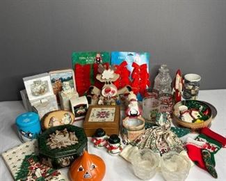 Christmas Lot
Bows, tins, kitten decor, snowmen, glasses, votives, reindeer, mug, mini stockings & more!