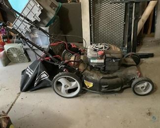Craftsman Lawn Mower
Craftsman 7.25, 190cc lawn mower with bag. Working condition unknown.