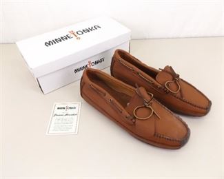 New w/Tags in Original Box Minnetonka Mens Size 11 House Shoes