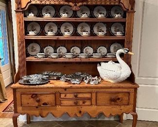 Gorgeous, English line Welsh cupboard 