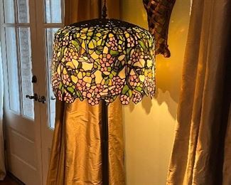 Dale Tiffany Lamp with bronze base.