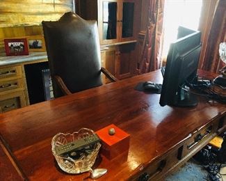 Executive  wooden  desk