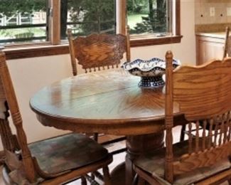Carve Oak Breakfast table and chairs