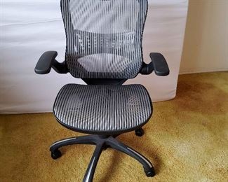 AAE006 - Adjustable Office Chair in Great Condition