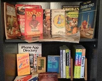 Aae019 Vintage Cookbooks & iphone/ipad/Macbook Guides & Wood Book Rack