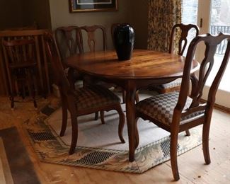 Ethan Allen Dining Table & Chairs 