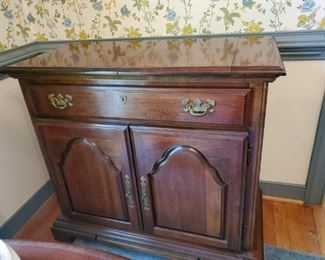 Buffet by American Drew (Top Opens to Expand)