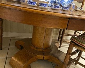 Beautiful antique oak table - empire base