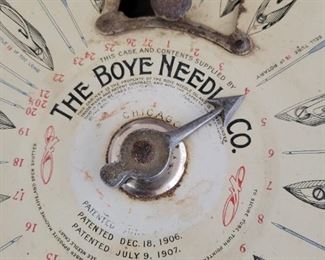 Boye shuttle and bobbin display holder