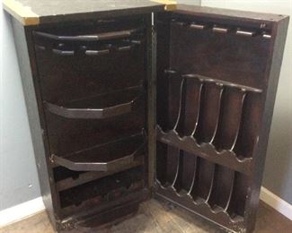 DECORATIVE BAR/WINE CABINET ON
