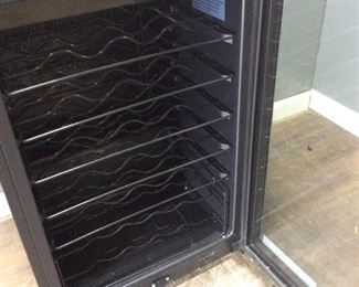 FRIGIDAIRE WINE COOLER