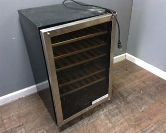 FRIGIDAIRE WINE COOLER