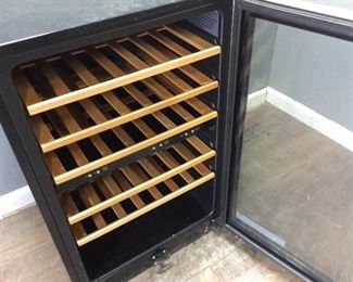 FRIGIDAIRE WINE COOLER