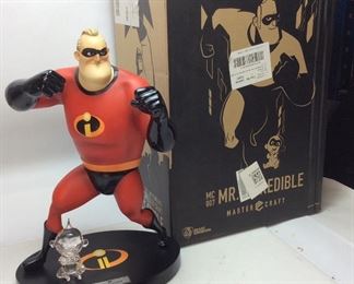 MR. INCREDIBLE MASTER CRAFT SCULPTURE,
LIMITED EDITION #391 IN ORIGINAL BOX
WITH COA BEAST KINGDOM