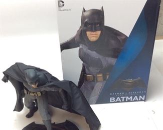 DC COLLECTIBLES BATMAN DAWN OF JUSTICE
PORCELAIN STATUE WITH ORIGINAL BOX